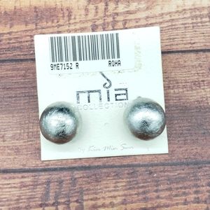 Mia Collection Round Silver Stud Earrings